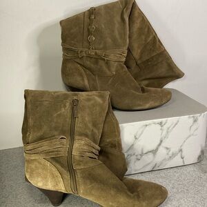 Dark olive/chocolate‎ over the knee boots. With fold over cuff. Size 7.5 B15